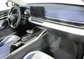 Подержанный автомобиль Geely Emgrand 2023 года (6 фото)