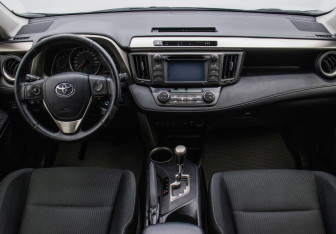 Подержанный автомобиль Toyota RAV4 2013 года (13 фото)