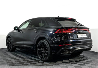 Подержанный автомобиль Audi Q8 2020 года (7 фото)