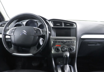 Подержанный автомобиль Citroen C4 Sedan 2016 года (8 фото)