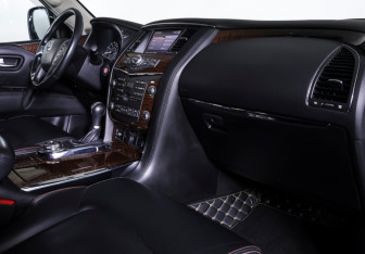 Подержанный автомобиль Nissan Patrol 2013 года (12 фото)