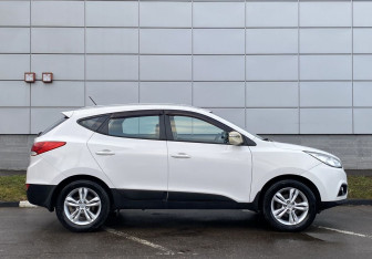 Подержанный автомобиль Hyundai ix35 2012 года (4 фото)