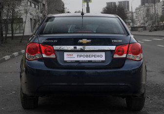 Подержанный автомобиль Chevrolet Cruze Sedan 2011 года (6 фото)