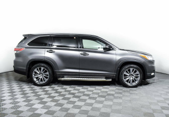 Подержанный автомобиль Toyota Highlander 2015 года (4 фото)