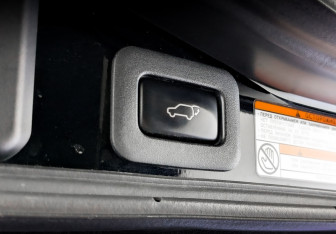 Подержанный автомобиль Toyota Land Cruiser Suv 2020 года (28 фото)