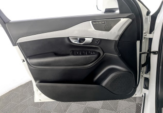 Подержанный автомобиль Volvo XC90 2019 года (20 фото)