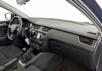 Подержанный автомобиль Skoda Octavia Liftback 2015 года (11 фото)