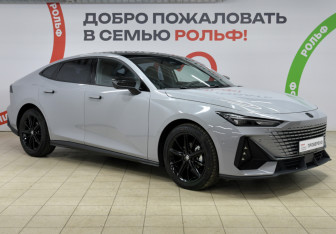 Подержанный автомобиль Changan UNI-V 2023 года (3 фото)