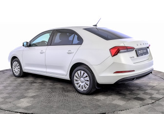 Подержанный автомобиль Skoda Rapid Liftback 2021 года (7 фото)