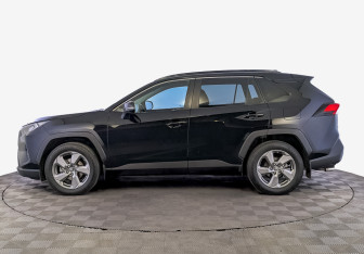 Подержанный автомобиль Toyota RAV4 2020 года (8 фото)