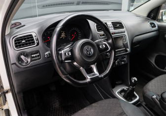 Подержанный автомобиль Volkswagen Polo Sedan 2019 года (12 фото)