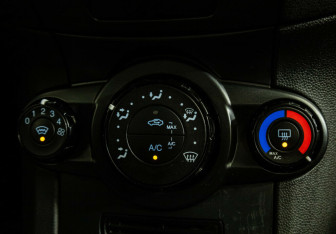 Подержанный автомобиль Ford Fiesta Hatchback 2017 года (13 фото)