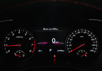 Подержанный автомобиль Kia Stinger 2023 года (11 фото)