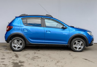 Подержанный автомобиль Renault Sandero 2021 года (4 фото)