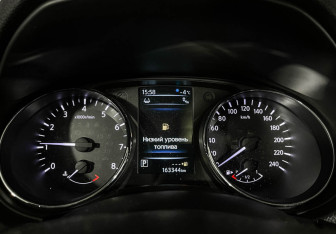 Подержанный автомобиль Nissan X-Trail 2017 года (11 фото)