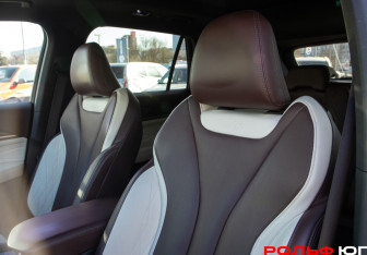 Подержанный автомобиль Geely Monjaro 2023 года (14 фото)