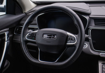 Подержанный автомобиль Geely Atlas Pro 2021 года (15 фото)