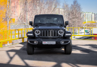 Подержанный автомобиль Jeep Wrangler 2025 года (2 фото)