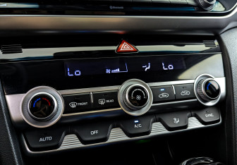 Подержанный автомобиль Hyundai Elantra Sedan 2020 года (18 фото)