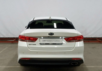 Подержанный автомобиль Kia Optima Sedan 2017 года (6 фото)