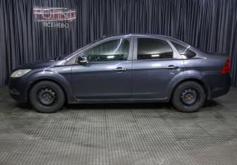 Подержанный автомобиль Ford Focus Sedan 2008 года (8 фото)