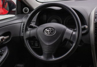Подержанный автомобиль Toyota Corolla Sedan 2008 года (15 фото)
