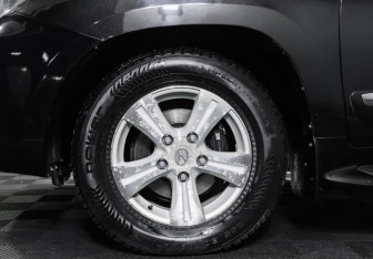 Подержанный автомобиль Lexus LX 2012 года (28 фото)