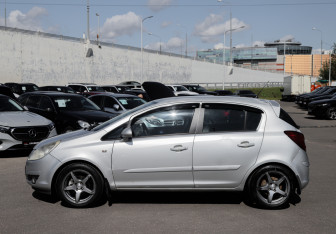 Подержанный автомобиль Opel Corsa 2007 года (8 фото)