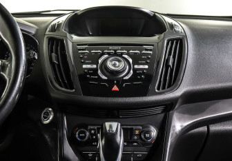 Подержанный автомобиль Ford Kuga 2013 года (12 фото)