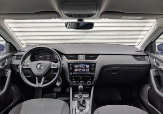 Подержанный автомобиль Skoda Octavia Liftback 2019 года (14 фото)