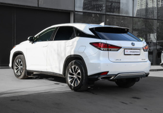 Подержанный автомобиль Lexus RX 2021 года (6 фото)