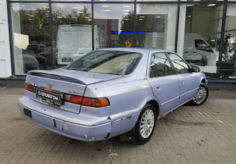 Подержанный автомобиль Toyota Camry Sedan 1996 года (8 фото)