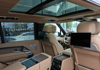 Подержанный автомобиль Land Rover Range Rover 2025 года (12 фото)