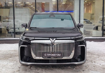 Подержанный автомобиль Voyah Dream 2024 года (2 фото)