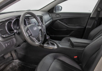 Подержанный автомобиль Kia Optima Sedan 2011 года (10 фото)