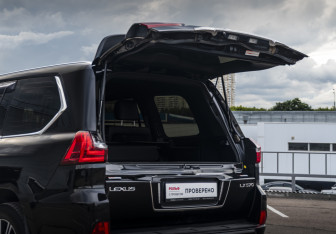 Подержанный автомобиль Lexus LX 2017 года (28 фото)