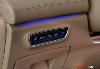 Подержанный автомобиль Voyah Dream 2023 года (25 фото)