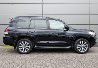 Подержанный автомобиль Toyota Land Cruiser Suv 2017 года (4 фото)