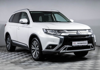 Подержанный автомобиль Mitsubishi Outlander 2020 года (3 фото)
