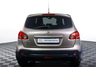 Подержанный автомобиль Nissan Qashqai 2008 года (6 фото)
