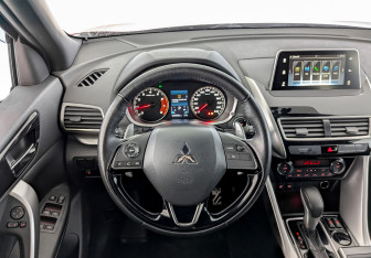 Подержанный автомобиль Mitsubishi Eclipse Cross 2019 года (21 фото)