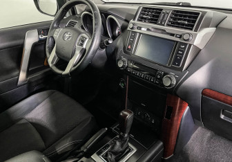 Подержанный автомобиль Toyota Land Cruiser Prado 2015 года (9 фото)