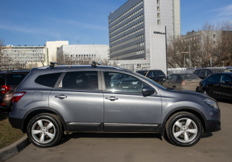 Подержанный автомобиль Nissan Qashqai+2 2010 года (3 фото)