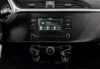 Подержанный автомобиль Kia Rio Hatchback 2021 года (15 фото)