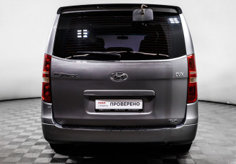 Подержанный автомобиль Hyundai Grand Starex 2011 года (6 фото)
