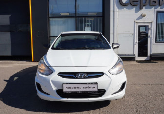 Подержанный автомобиль Hyundai Solaris Sedan 2013 года (2 фото)