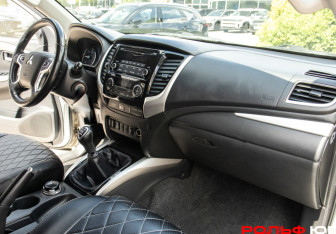 Подержанный автомобиль Mitsubishi Pajero Sport 2017 года (7 фото)