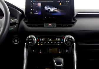 Подержанный автомобиль Toyota RAV4 2024 года (15 фото)