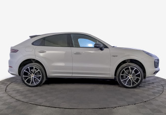 Подержанный автомобиль Porsche Cayenne 2021 года (4 фото)