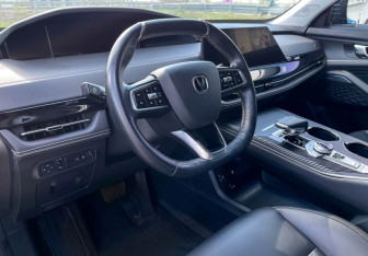 Подержанный автомобиль Changan UNI-K 2023 года (13 фото)